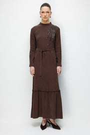 Omzu İşlemeli Büzgü Elbise Kahverengi